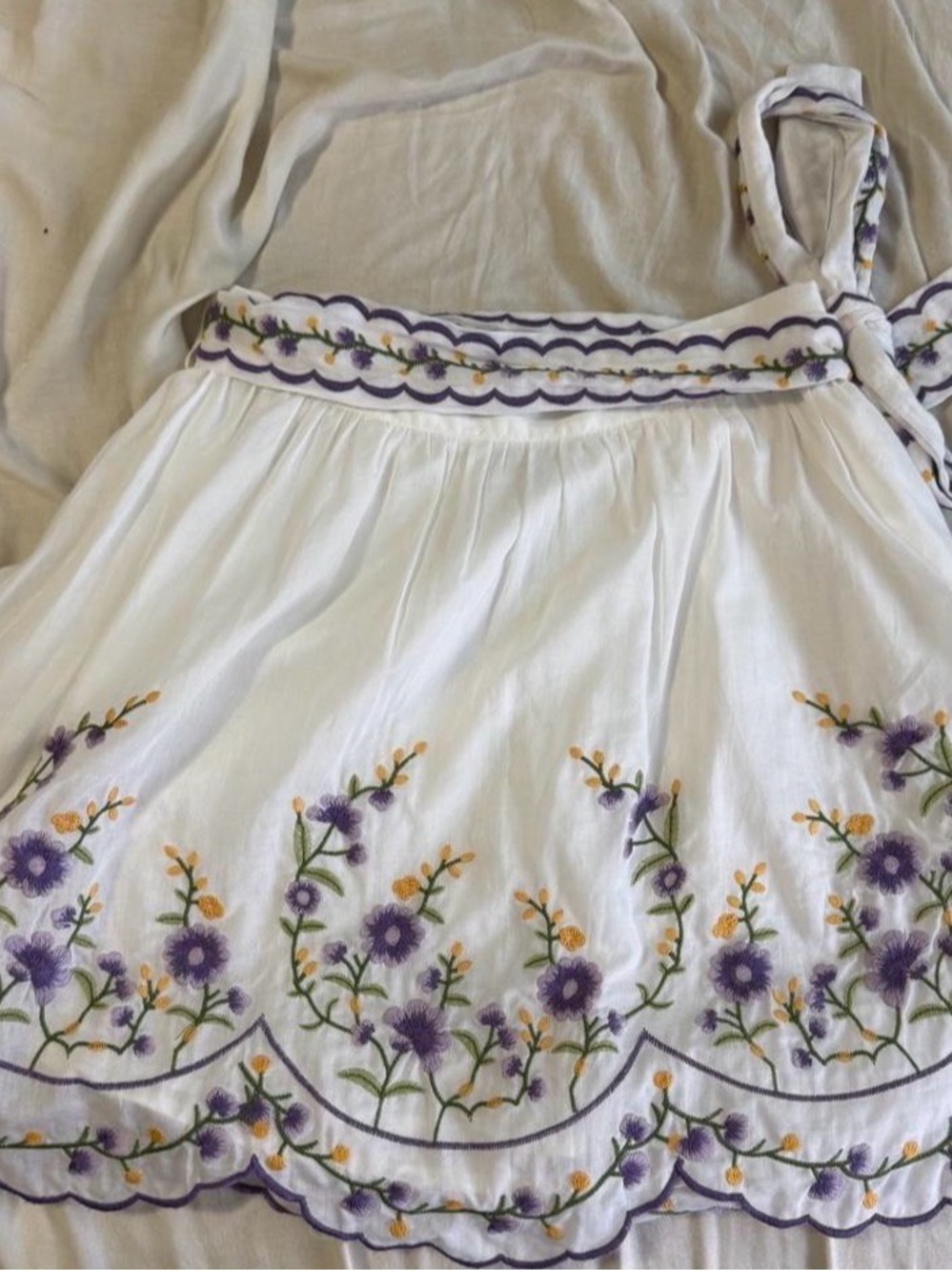 Jacquie the label Violate Terrace Skort White Embroidered Floral size S Preloved - Picture 5 of 5